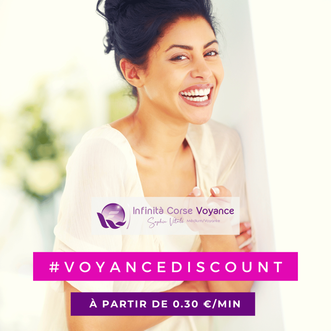 Femme souriante profitant d’une voyance discount par téléphone avec Sophie Vitali, médium reconnue, dès 0,30 €/min sans carte bancaire via audiotel.